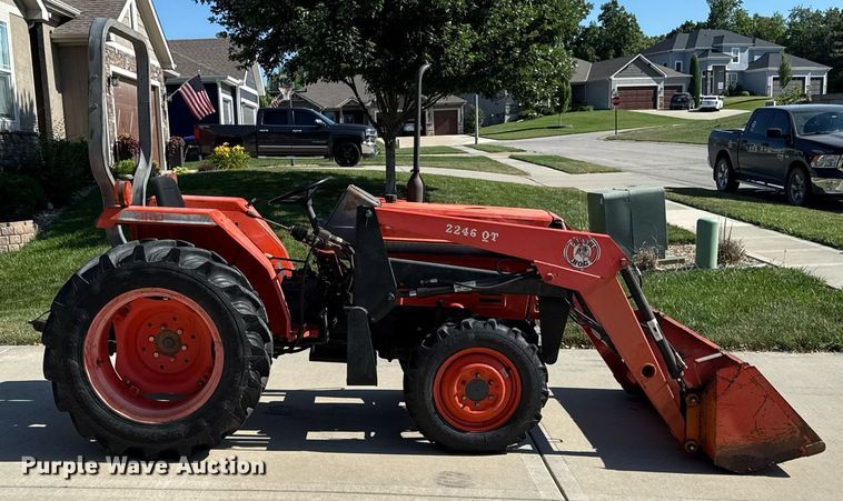 image for item ED4245 Kubota L2500 MFWD tractor