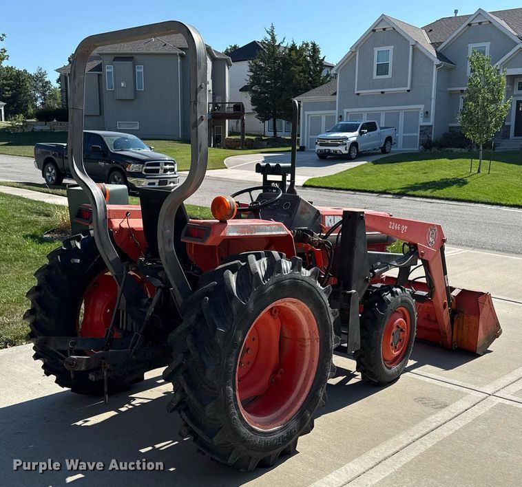 image for item ED4245 Kubota L2500 MFWD tractor