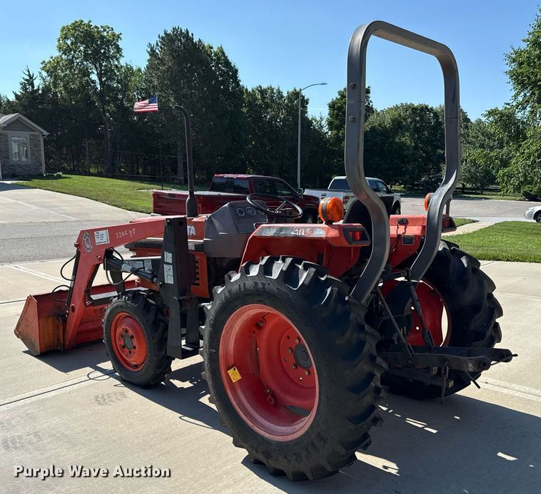 image for item ED4245 Kubota L2500 MFWD tractor