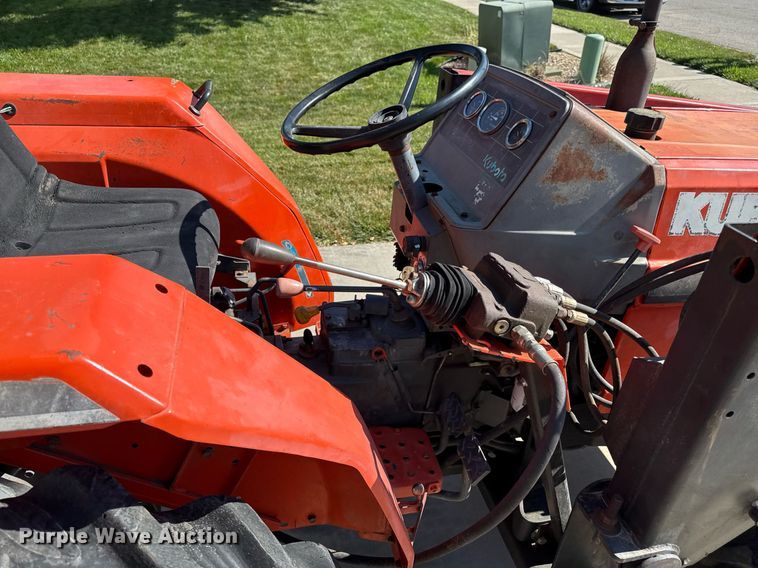 image for item ED4245 Kubota L2500 MFWD tractor