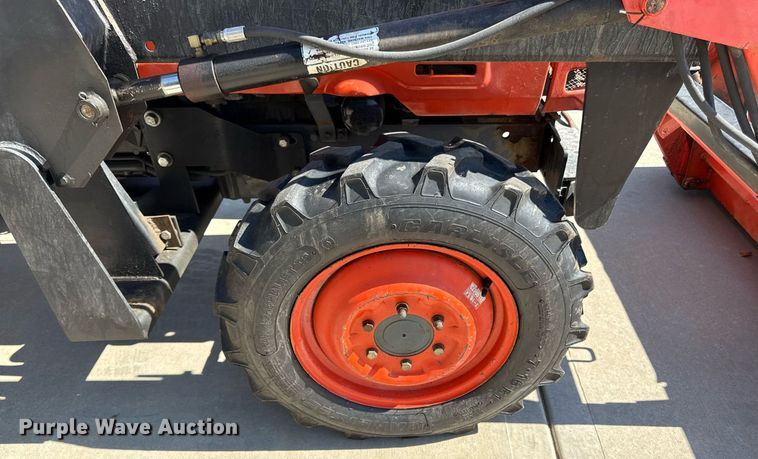 image for item ED4245 Kubota L2500 MFWD tractor