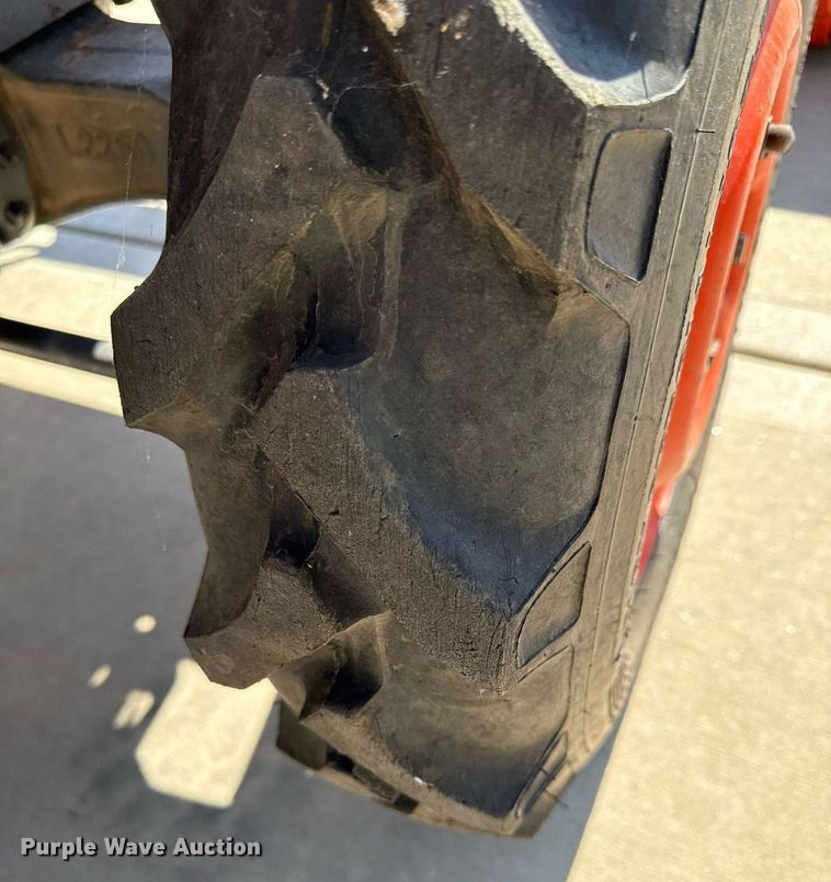 image for item ED4245 Kubota L2500 MFWD tractor