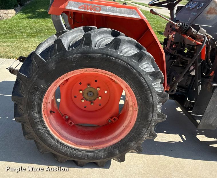 image for item ED4245 Kubota L2500 MFWD tractor