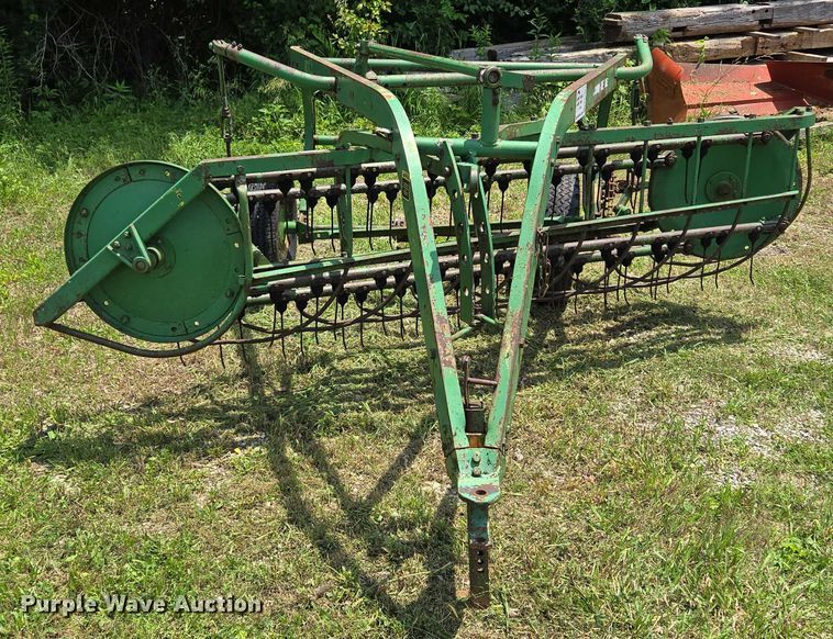 image for item EF1551 John Deere 894A hay rake