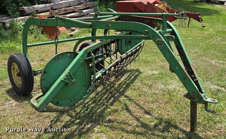 image for item EF1551 John Deere 894A hay rake