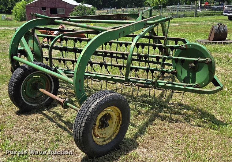 image for item EF1551 John Deere 894A hay rake