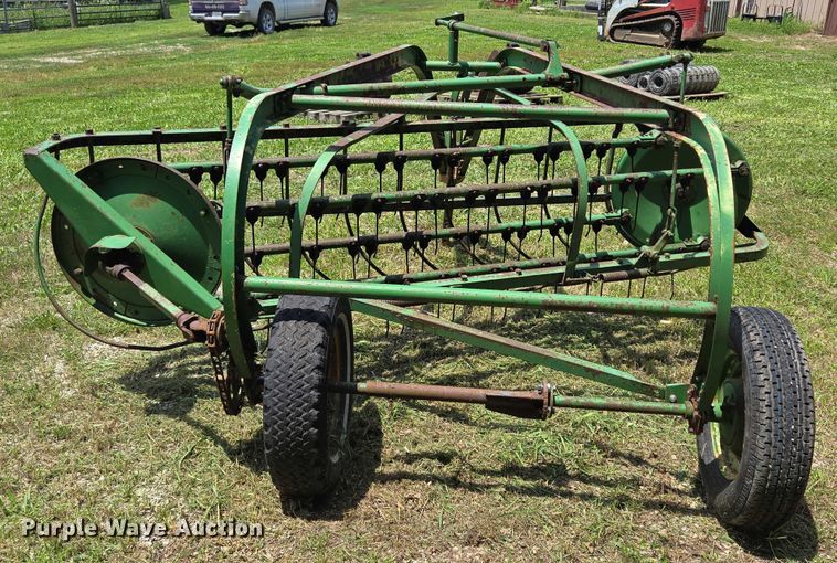 image for item EF1551 John Deere 894A hay rake