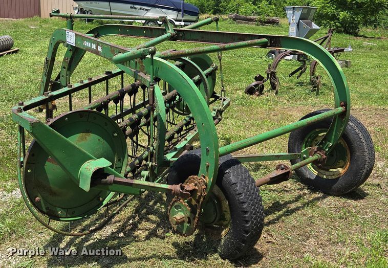 image for item EF1551 John Deere 894A hay rake