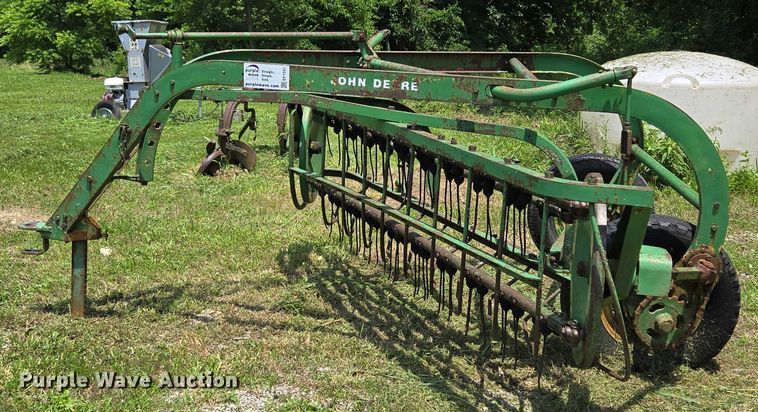 image for item EF1551 John Deere 894A hay rake