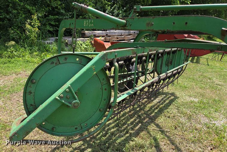 image for item EF1551 John Deere 894A hay rake