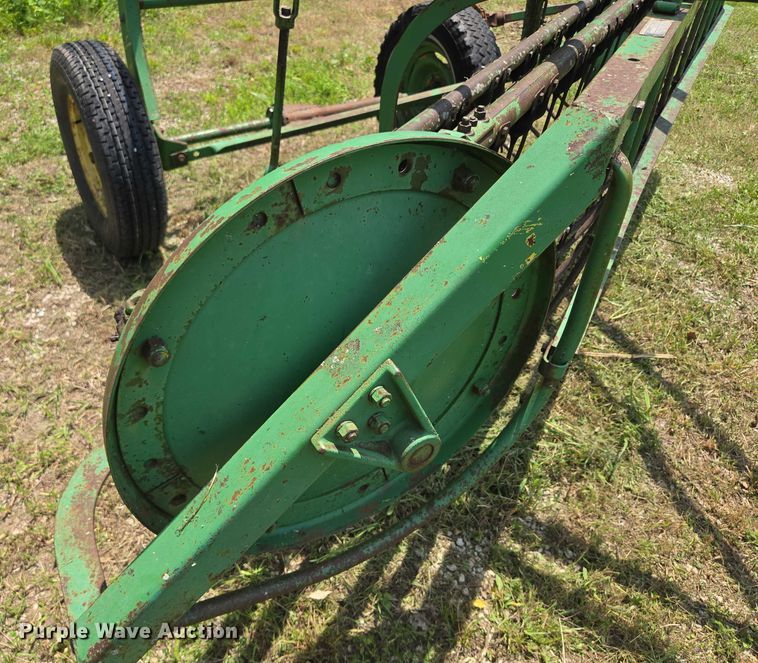 image for item EF1551 John Deere 894A hay rake