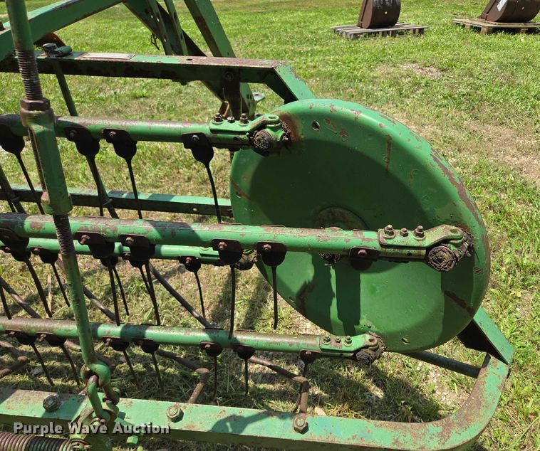 image for item EF1551 John Deere 894A hay rake
