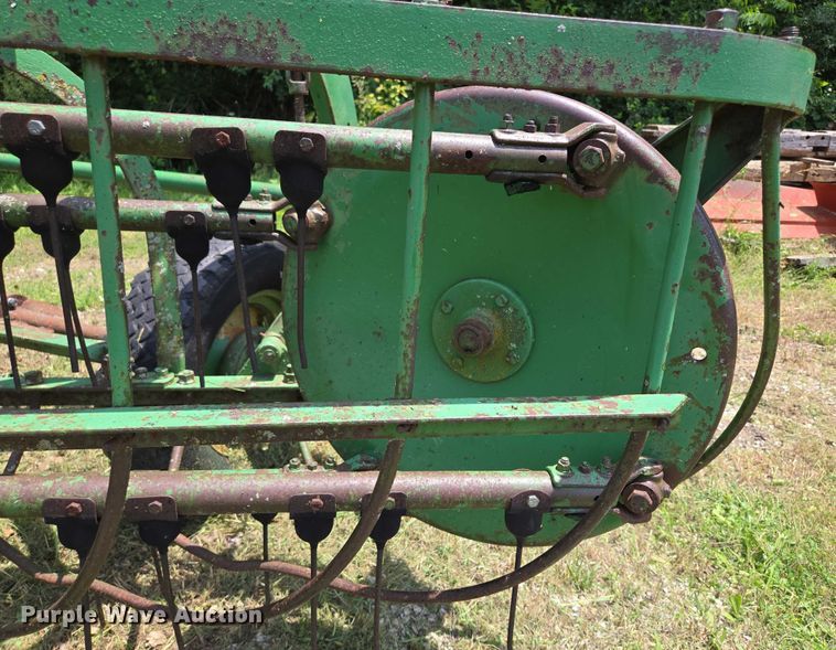 image for item EF1551 John Deere 894A hay rake