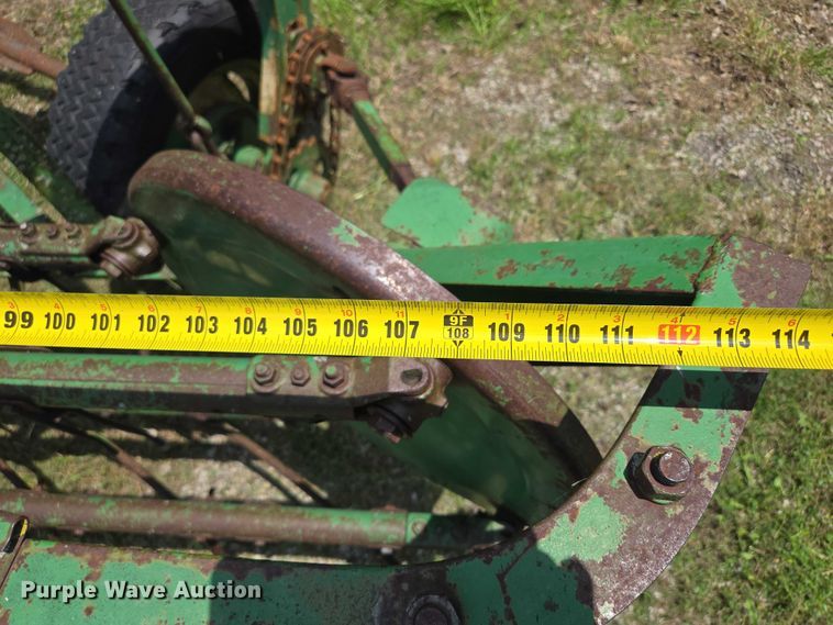 image for item EF1551 John Deere 894A hay rake