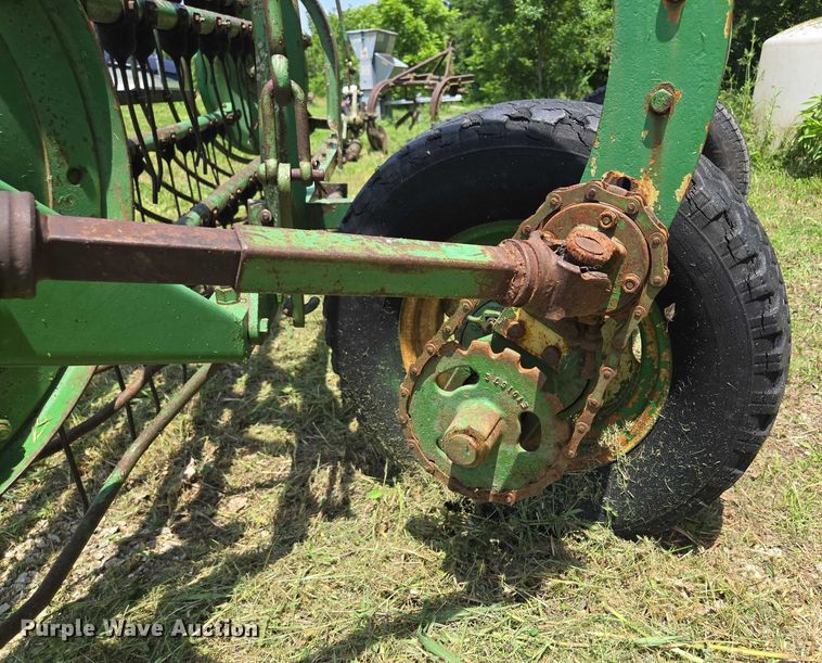 image for item EF1551 John Deere 894A hay rake