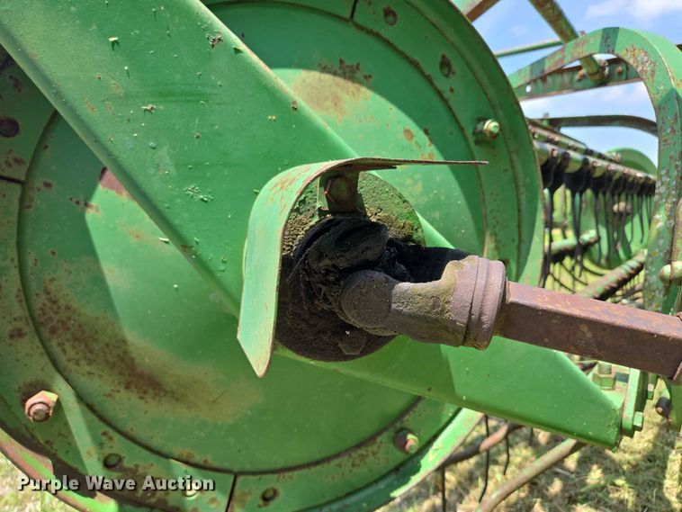 image for item EF1551 John Deere 894A hay rake