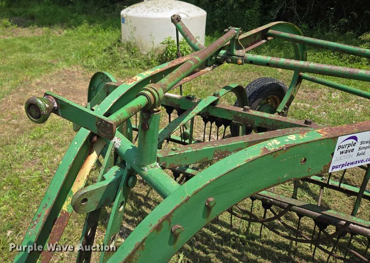 image for item EF1551 John Deere 894A hay rake