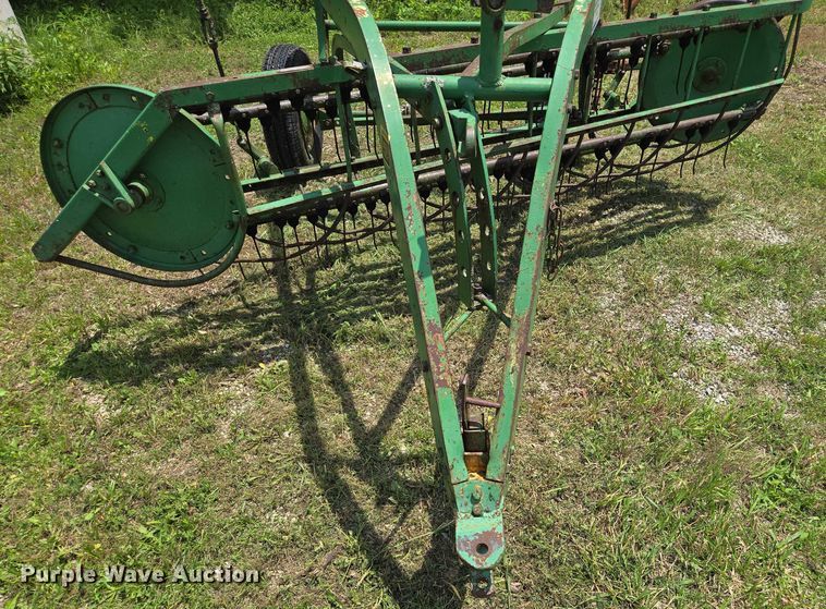 image for item EF1551 John Deere 894A hay rake