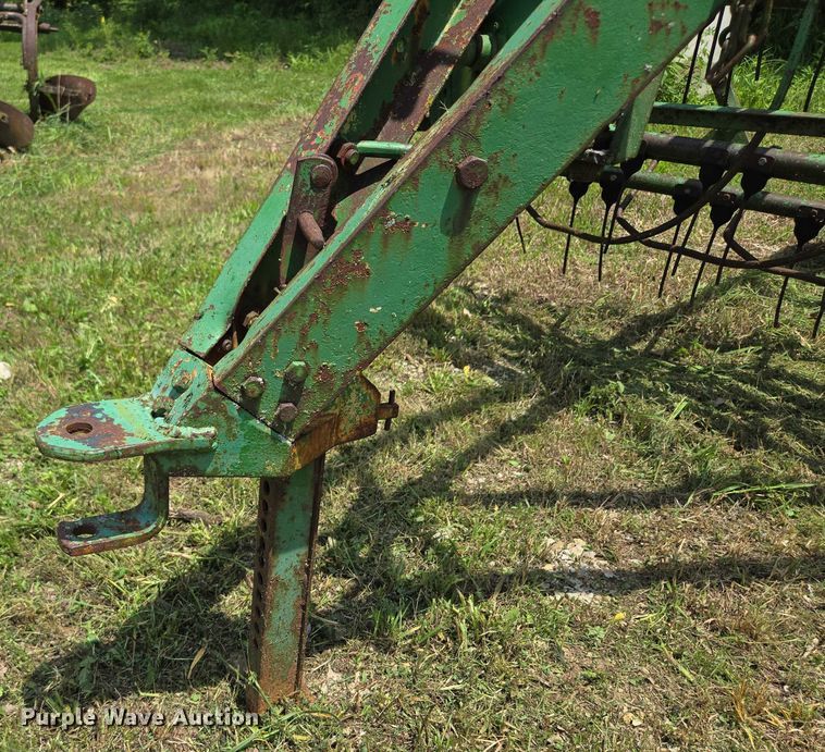 image for item EF1551 John Deere 894A hay rake