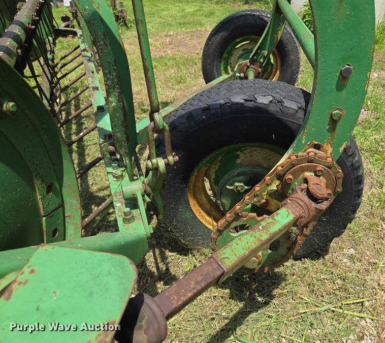 image for item EF1551 John Deere 894A hay rake