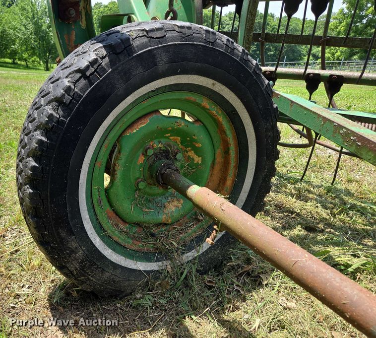 image for item EF1551 John Deere 894A hay rake