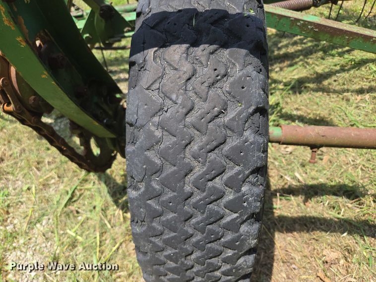 image for item EF1551 John Deere 894A hay rake