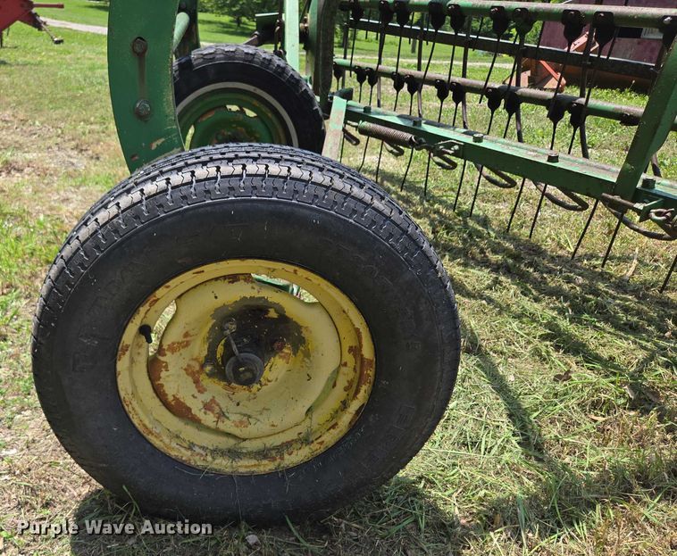 image for item EF1551 John Deere 894A hay rake