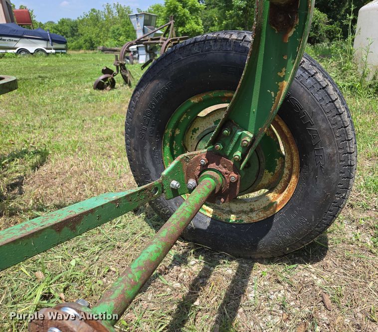 image for item EF1551 John Deere 894A hay rake