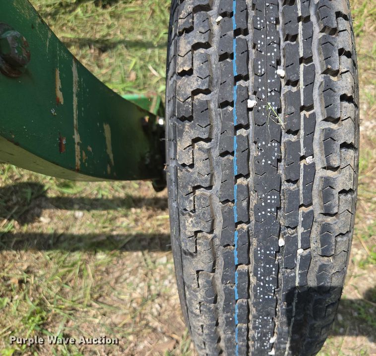 image for item EF1551 John Deere 894A hay rake