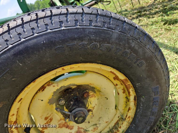 image for item EF1551 John Deere 894A hay rake