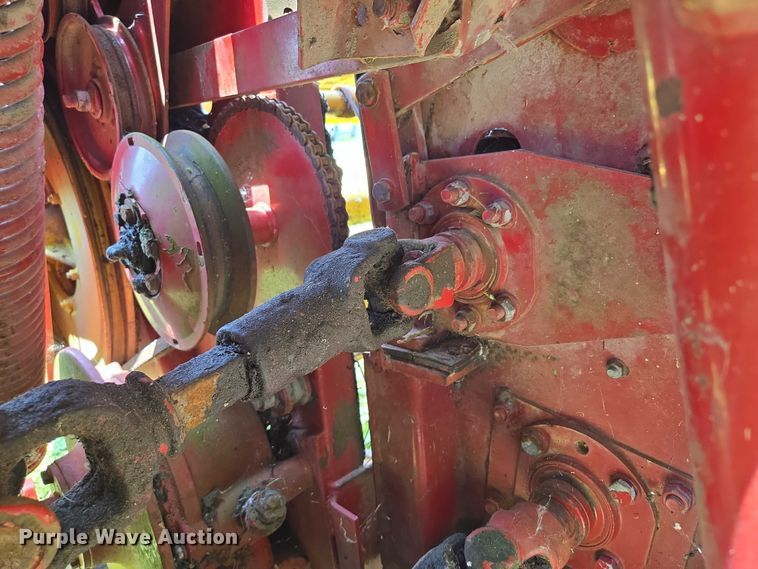 image for item EF1552 New Holland Haybine 489 swather / windrower