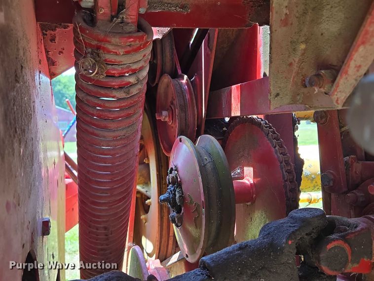 image for item EF1552 New Holland Haybine 489 swather / windrower