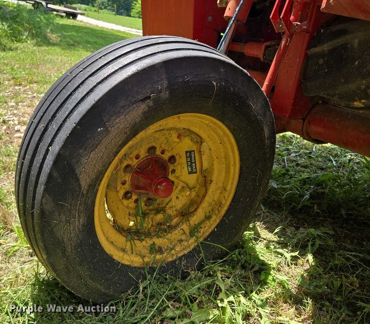 image for item EF1552 New Holland Haybine 489 swather / windrower