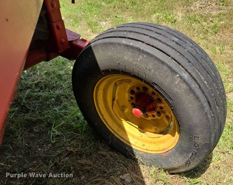 image for item EF1552 New Holland Haybine 489 swather / windrower