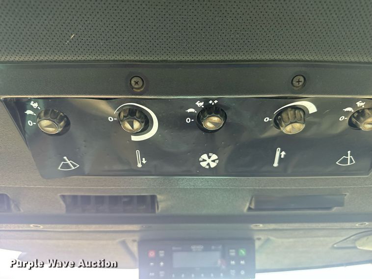 image for item EG6598 1980 John Deere 4640 tractor