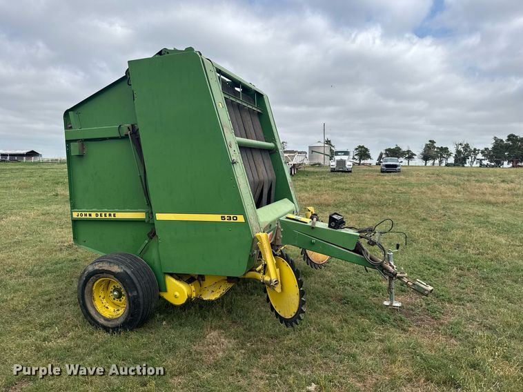 image for item EG6611 John Deere 530 round baler