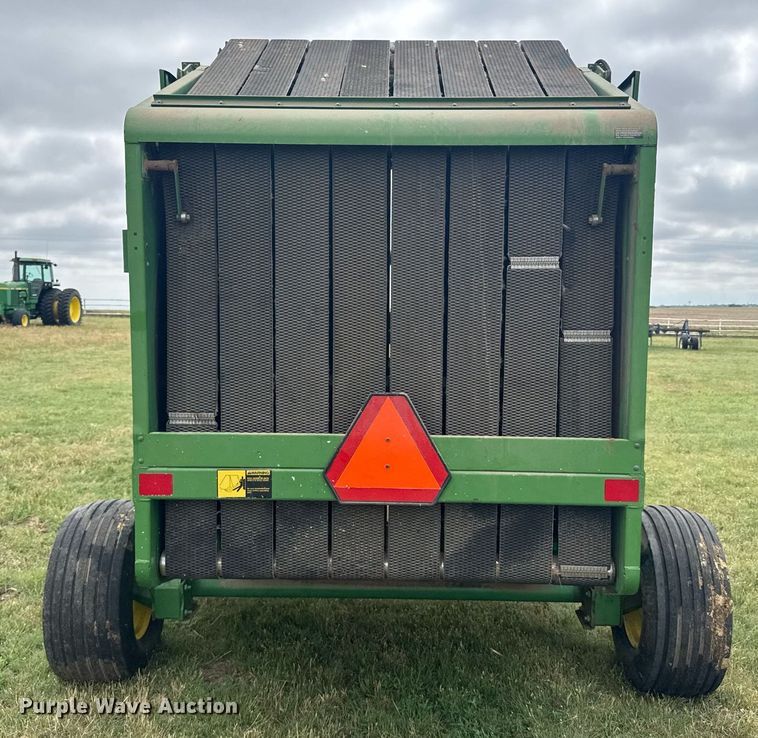 image for item EG6611 John Deere 530 round baler