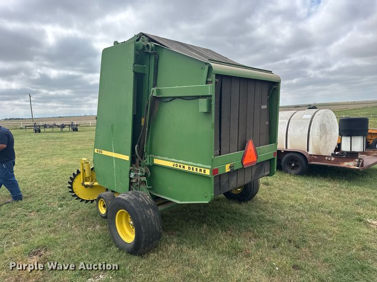 image for item EG6611 John Deere 530 round baler