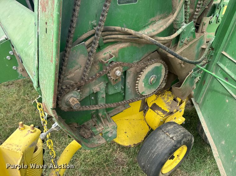 image for item EG6611 John Deere 530 round baler