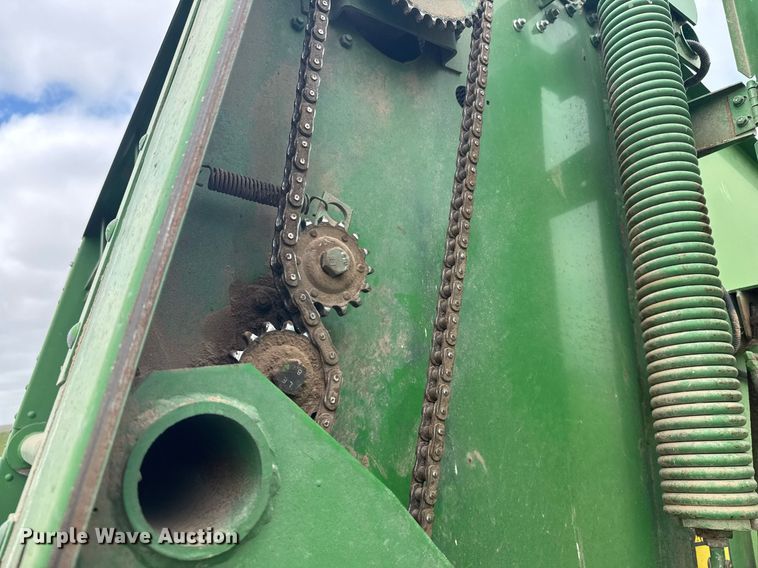 image for item EG6611 John Deere 530 round baler