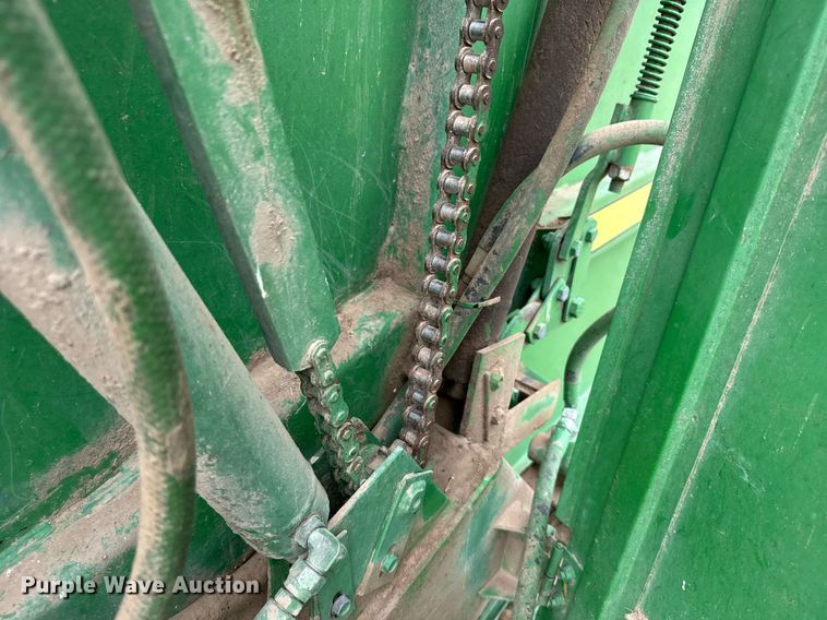 image for item EG6611 John Deere 530 round baler
