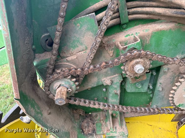 image for item EG6611 John Deere 530 round baler
