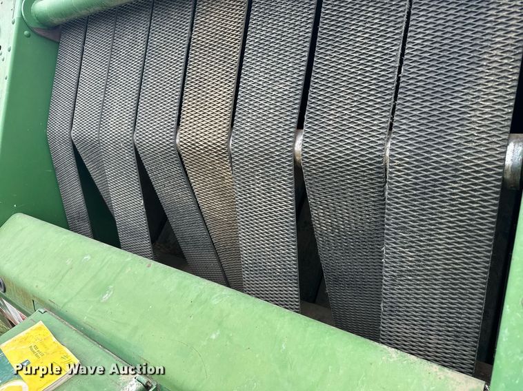 image for item EG6611 John Deere 530 round baler
