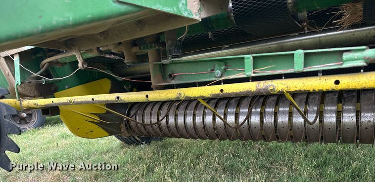 image for item EG6611 John Deere 530 round baler