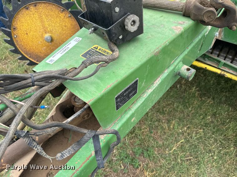 image for item EG6611 John Deere 530 round baler