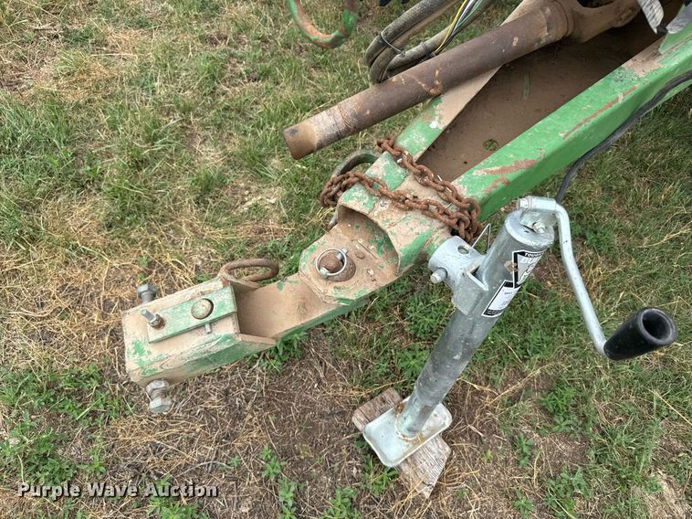 image for item EG6611 John Deere 530 round baler