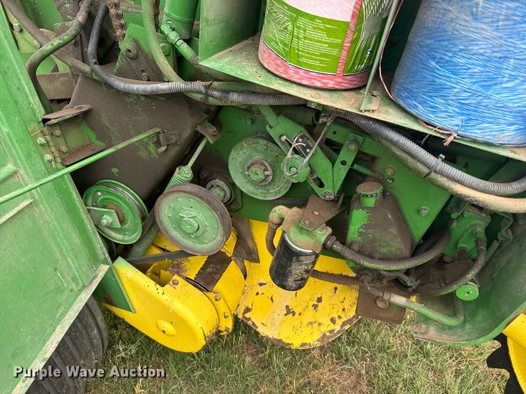 image for item EG6611 John Deere 530 round baler