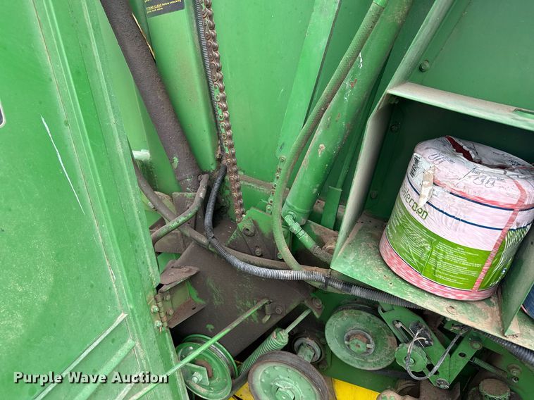 image for item EG6611 John Deere 530 round baler