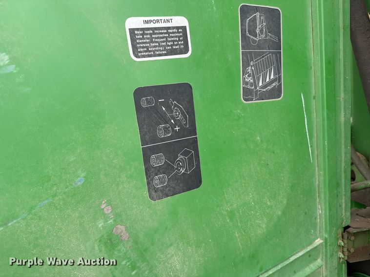 image for item EG6611 John Deere 530 round baler