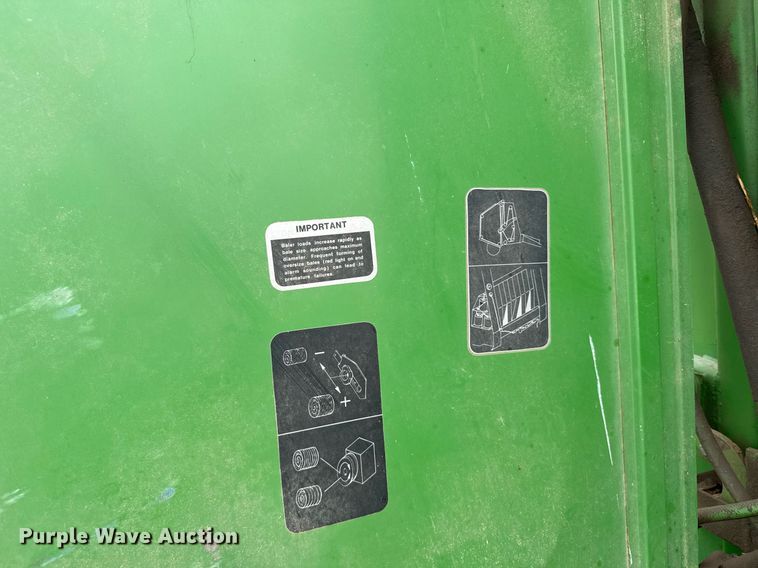 image for item EG6611 John Deere 530 round baler